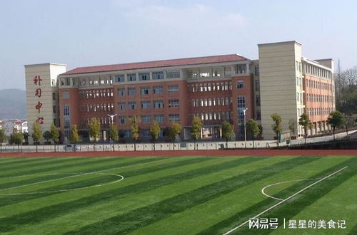 長(zhǎng)郡中學(xué)今年的清北人數(shù)66人,有眾多社團(tuán),和衡水中學(xué)的模式相