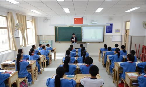 私立初中成了 中考工廠(chǎng) ,學(xué)生幾天不拉一次大便