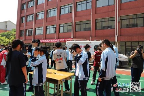 科普進校園點燃科技夢 科普大篷車開進九江金安高級中學 九江石化中學 校園